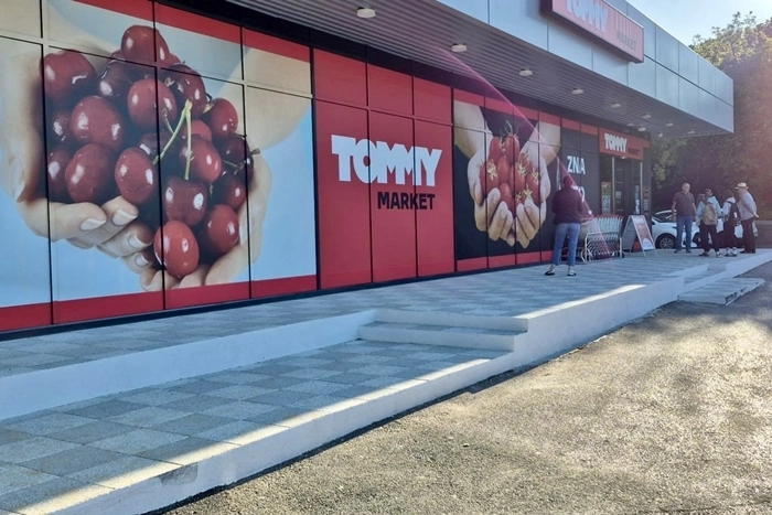 Otvoren tommy market u kostreni